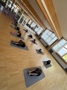 Kinderturnen für Mädchen durch zertifizierte Trainerin @ Yoga Vidya Kassel