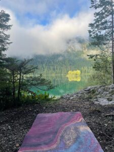 Yin Yoga – eine Praxis des Loslassens @ Yoga Vidya Kassel